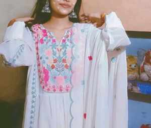 White Floral Embroidered Kurti Set