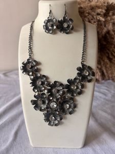 Floral Necklace &amp; Earring Set