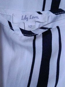 Black And White Top With A Slit