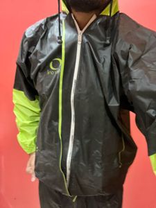 Raincoat For Men With Pyjamas - Black &amp; Lime