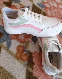 Women&#39;s White Stylish Casual Sneakers Shoes