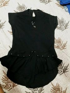 Combo of 2 tops and sunglasses