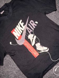 NIKE T-SHIRT