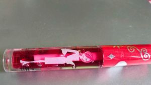 lip gloss translucent