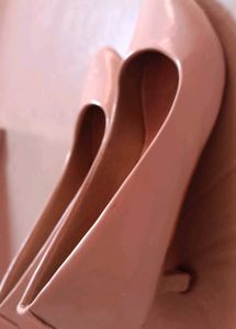 Elegant Pink Pointed-Toe Heels