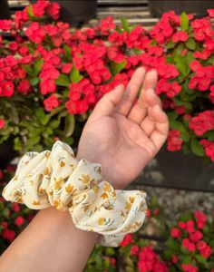 Floral Print Scrunchie🌼