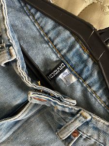 H&amp;M RIBBED DETAIL HIGH WAIST JEANS