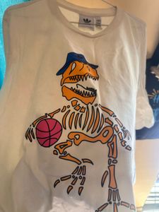 Adidas Originals Tee - L size