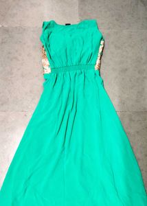 Elegant Green &amp; Gold Ethnic Gown