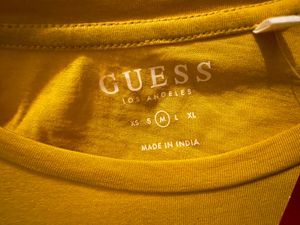 GUESS: Tshirt