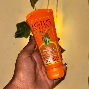 LOTUS HERBAL SUNSCREEN