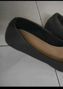 Elegant Grey Ballerinas