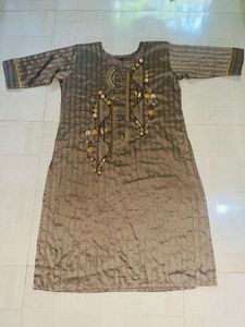 Elegant Embroidered Kurti