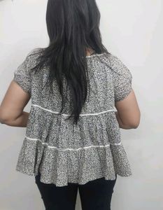Imported Pretty Frill Top🎀