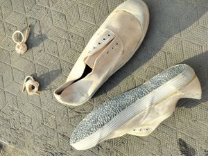 WHITE SNEAKERS