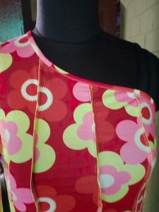 SHEIN Floral One-Sleeve Crop Top