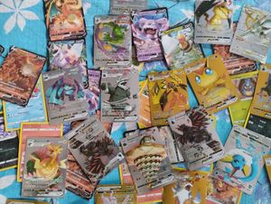 Pack of 10 sliver and golden pokemon cards