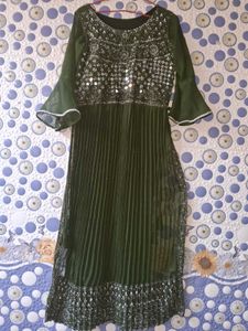 Naira Cut For Women