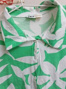 Green &amp; White Leaf Print Top