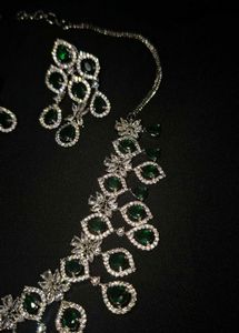 Emerald Ad Necklace Set