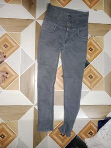 White High-Waisted Jeans