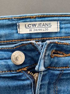 Light Wash Cropped Jeans