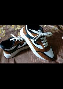 Brand New Women Sneakers Uk6
