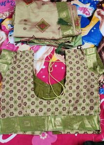 💚 Elegant Silk Saree + Blouse (with 2 cm margin)