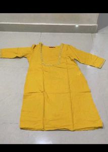 Mustard Yellow Embroidered Kurta(L)