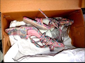 Paisley Print Tie-up Chunkey Heels