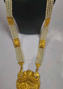 Elegant Pearl & Gold Rani har Eyerring