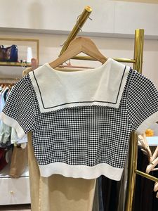 Houndstooth Knitted Crop Top with Collar