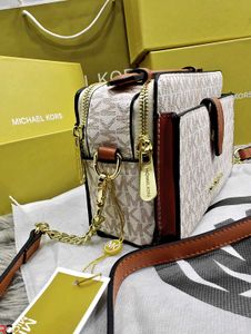 Micheal kors slingbags