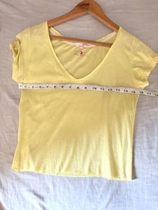 Tally Basic Yellow V-Neck Tee