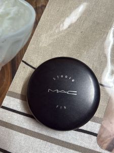 Used Mac Studio Fix Compact Shade 44.5 (dark)