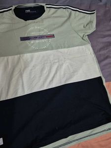 Stylish Men&#39;s T-Shirt