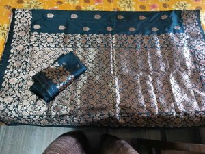 Elegant Green Banarasi Saree( unstitched blouse)