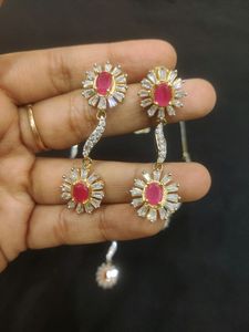 Pretty And Elegant AD Necklace With Matching Earri