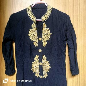 Elegant Embroidered Kurti