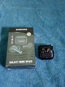 Volume Control, Selfi Control, Change Voice