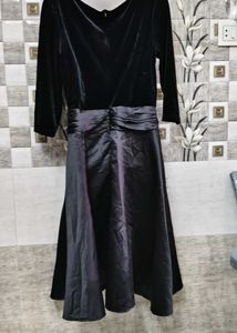 Elegant Black Velvet Midi Dress