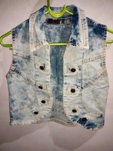 Denim Sleevesless Jacket 🧥