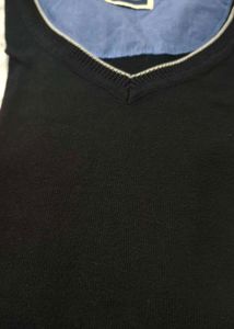 Men&#39;s Black V-Neck Sweater