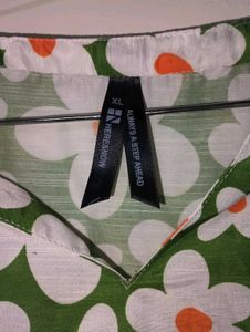 Retro Floral Print Short Kurti.