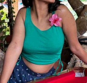GREEN CROP TOP WITH SIDE STRINGS