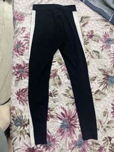 Stylish Black Leggings with Stripe Detail