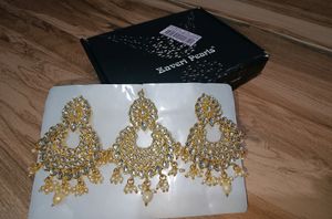 Zaveri Pearls Earrings And Mangtikka Set