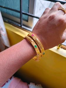 Beautiful bangles 2.4 like real gold with stone