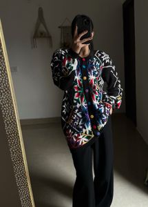 VINTAGE BLACK KNIT SWEATER W SEQUINS SNOWFLAKES SW