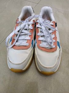 Stylish Women&#39;s Sneakers